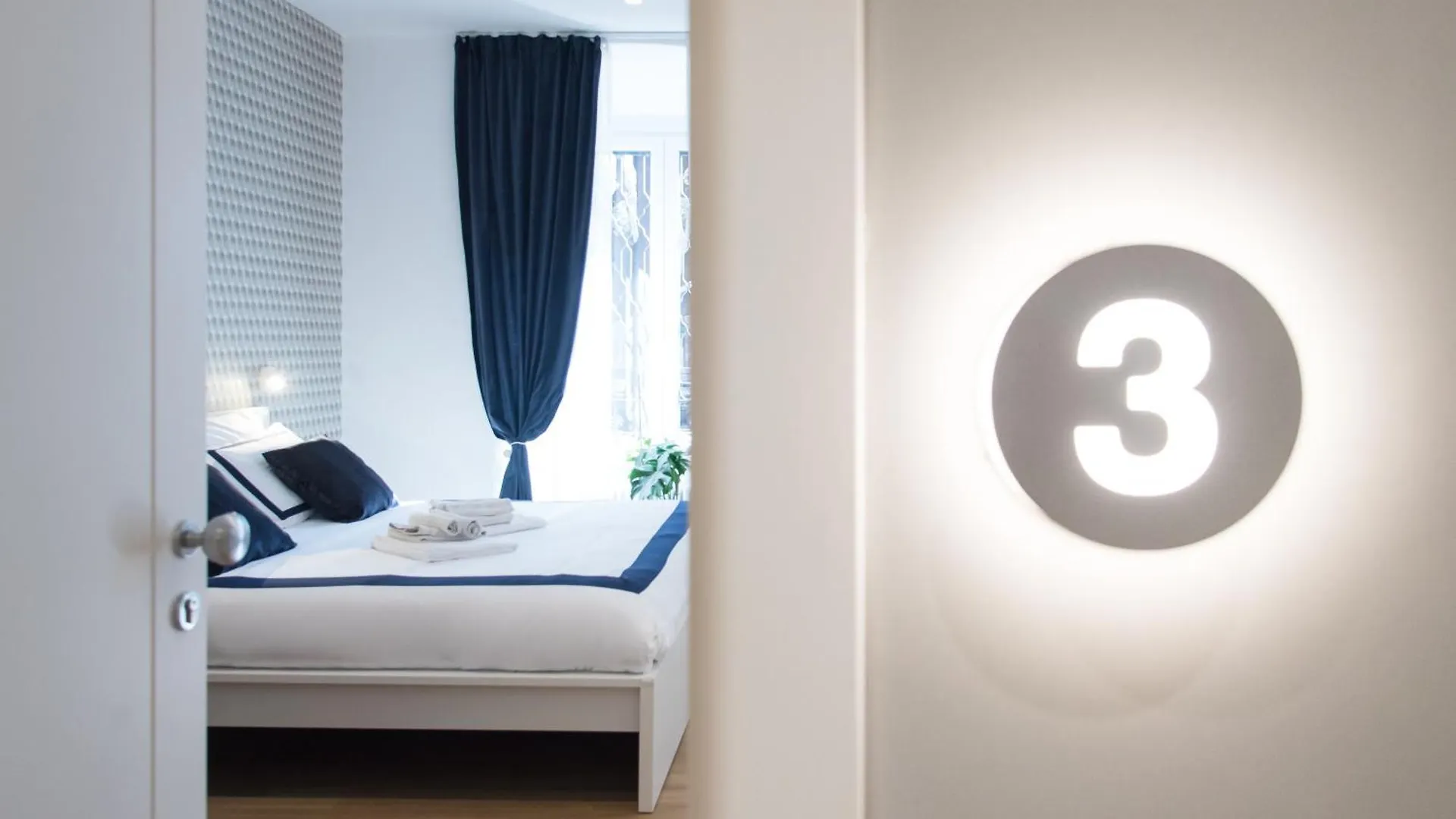 Colosseum Suites By Glen Rom