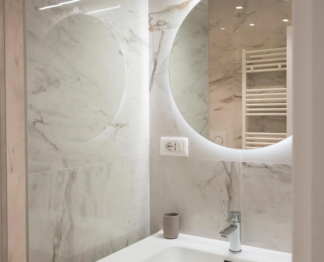 Colosseum Suites By Glen Rome