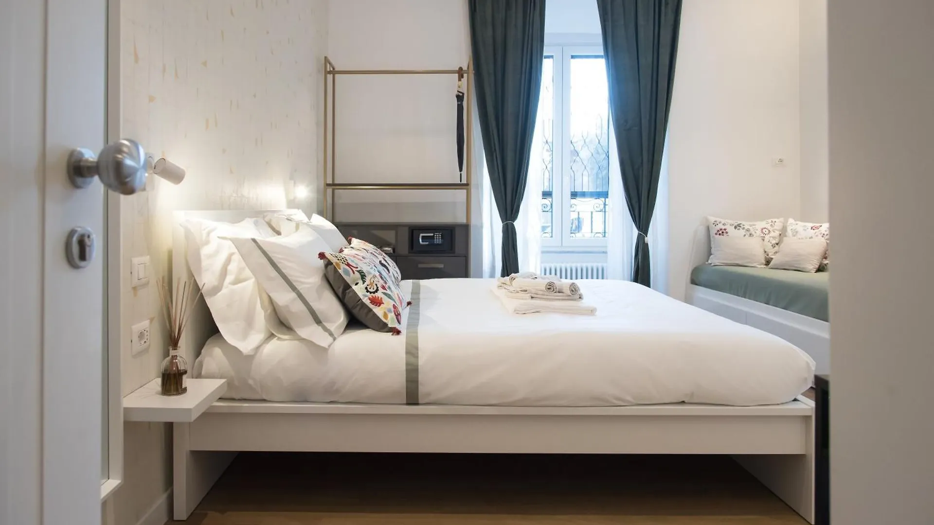 Colosseum Suites By Glen Rome